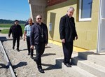 Biskup Radoš posjetio multifunkcionalni Centar u izgradnji u romskom naselju u župi Petrijanec